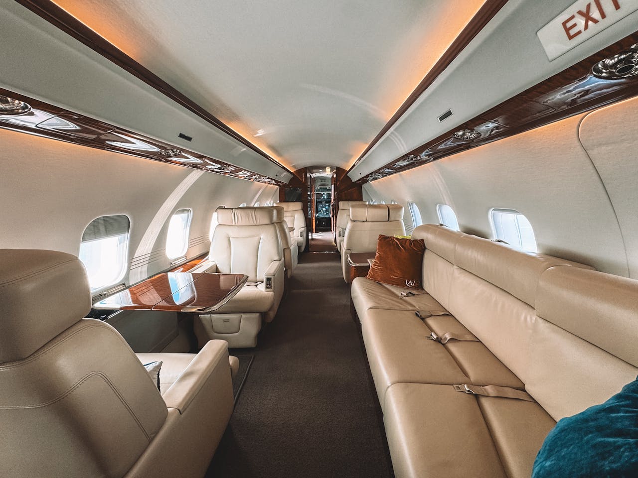 How to Rent a Private Jet: A Guide to Jet Charter and Flight Options
