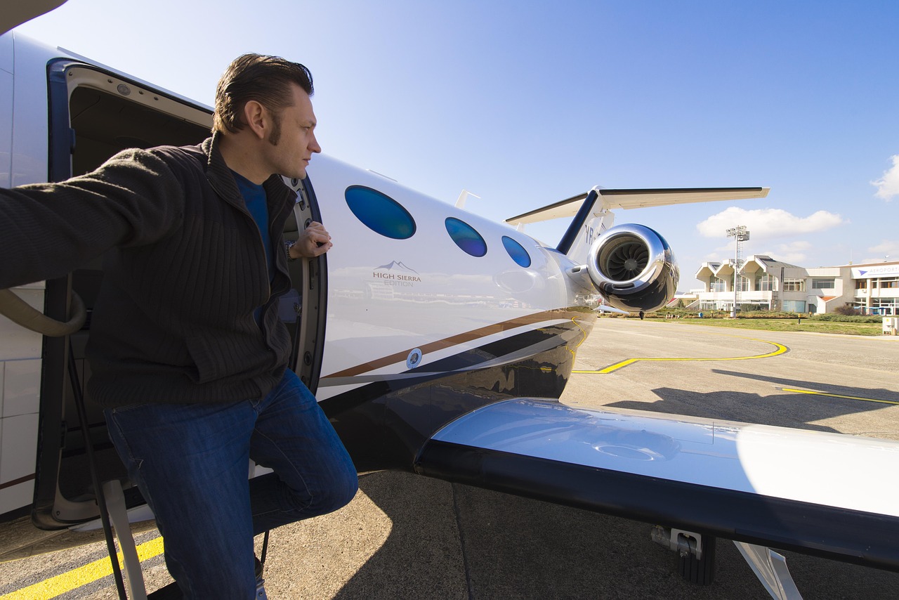 FRACTIONAL JET OWNERSHIP VS FULL OWNERSHIP COMPARISON: WHAT’S THE DIFFERENCE AND WHICH ONE FITS YOU BEST?
